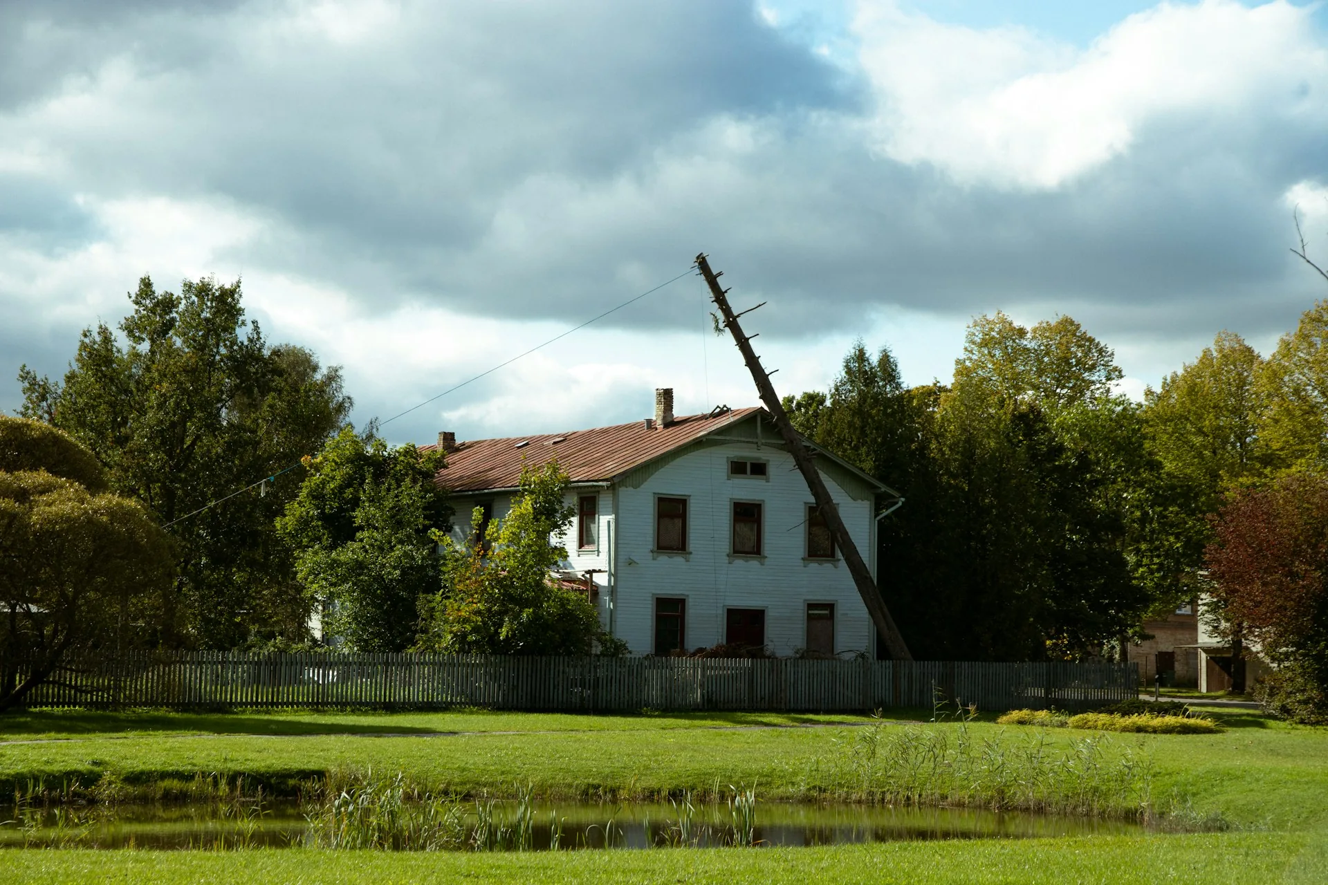 After the Gusts: A Medford Homeowner’s Checklist for Spotting Hidden Wind Damage